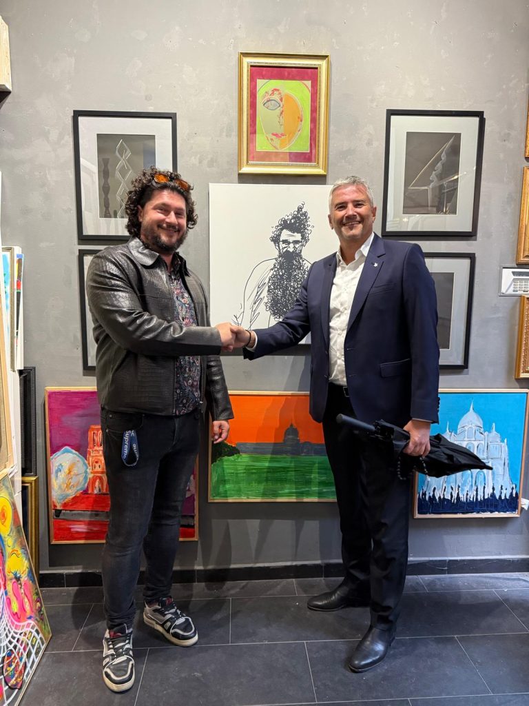 Sorin Mierlea , Presedintele InfoCons Protectia Consumatorului , participa la vernisajul expoziției “Omagiu lui Brâncuși”